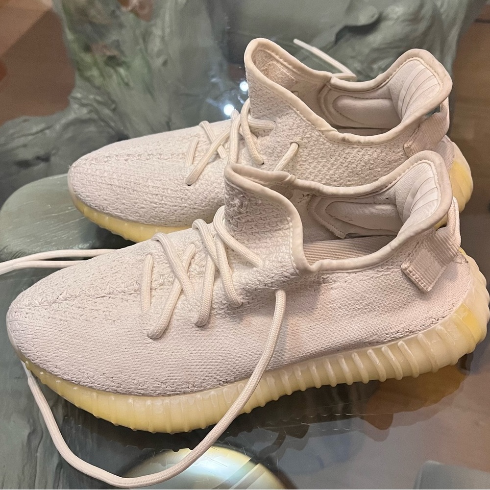 Yeezy Cream White size 6